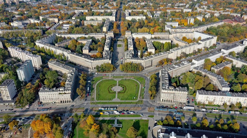 Kraków, Nowa Huta, widok osi układu urbanistycznego, widok z lotu ptaka, fot. Łukasz Cioch LCMedia.pl https://zabytek.pl/pl/obiekty/dzielnica-nowa-huta-